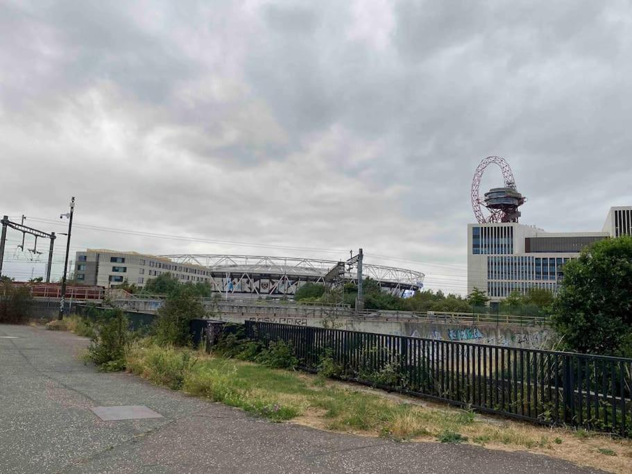 דירות לונדון Canal-Flat Near Stratford International Station מראה חיצוני תמונה
